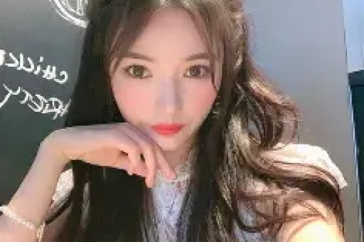 又一知名女网红塌房！被曝脚踏两只船曾为男友不惜网暴亲生父母